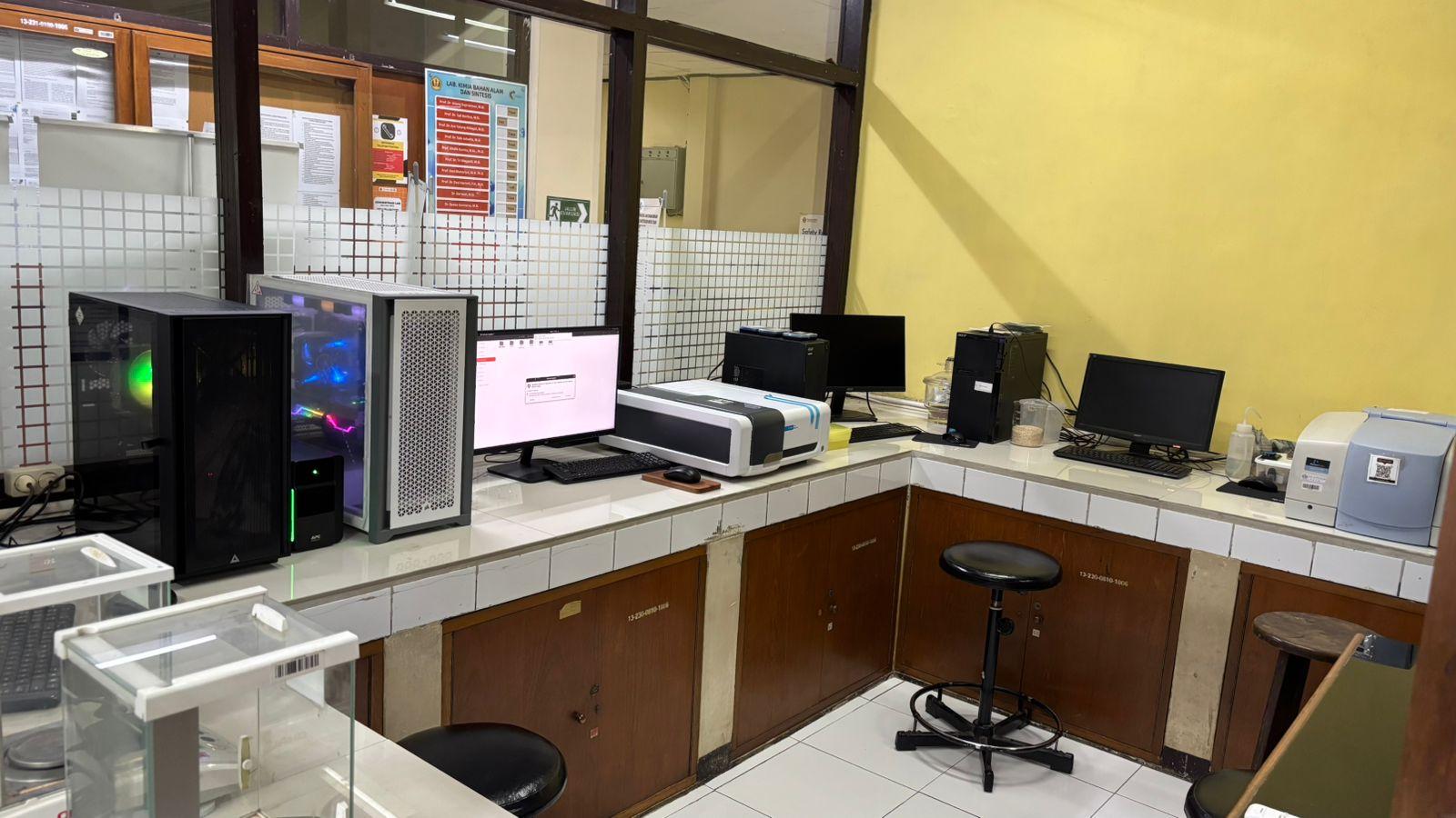 Laboratorium Kimia Bahan Alam dan Sintesis foto 1